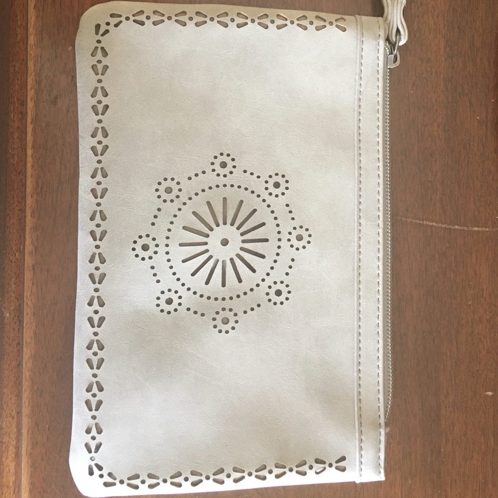 Maurices Gray Wristlet, new, never used.